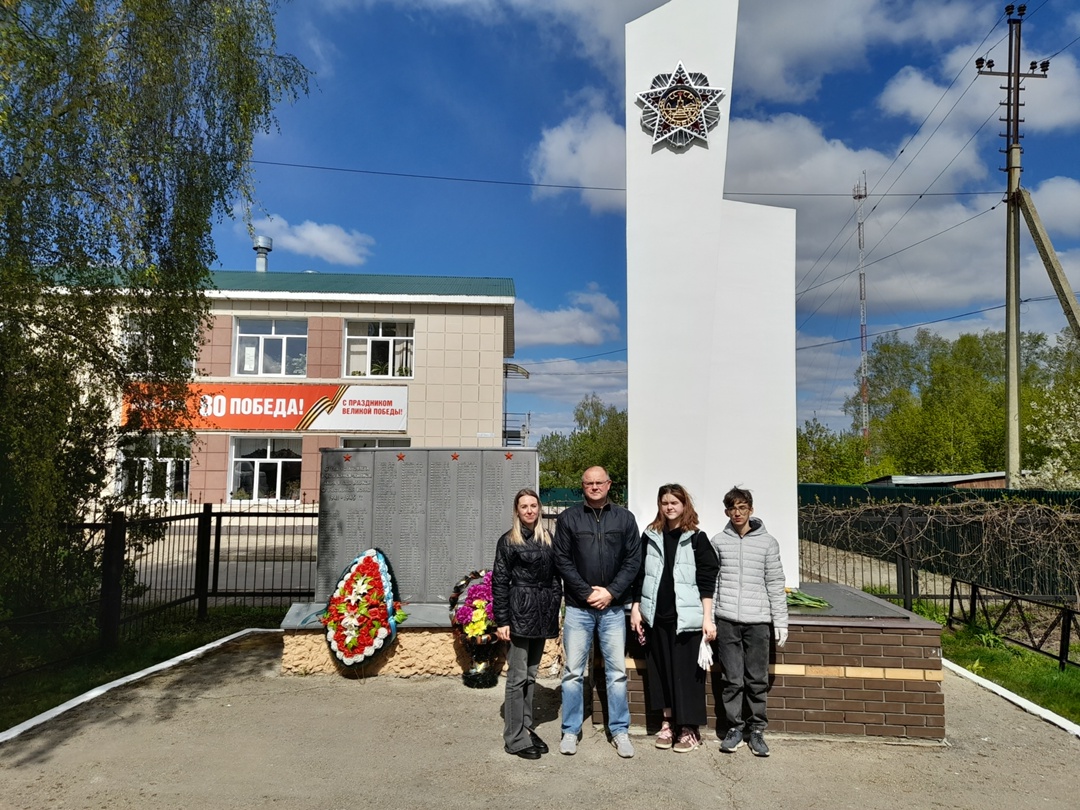 благоустройстве памятника участникам войны в селе Заборье Рязанского района.