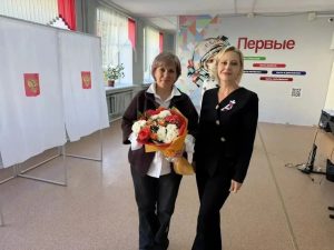 В дни голосования на участках кипит работа: списки избирателей, бюллетени, постоянный поток людей. Но для 68 сотрудников избирательной системы эти три дня совпали с личным праздником — они отмечали день рождения прямо на рабочем месте.