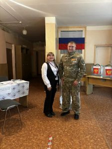 Участники СВО, их родители, дети, близкие — голосуют за наше будущее! Для родных - это способ показать, что они помнят, поддерживают и верят, что всё будет хорошо. Семьи ждут своих героев с победой — и своим участием в выборах делают важный шаг ради общего будущего.