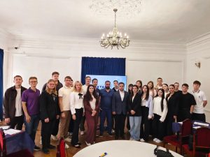 Участие в тестировании приняли члены Молодежной избирательной комиссии Рязанской области. В ходе мероприятия участникам было предложено ответить на вопросы разного уровня сложности. Тестирование охватывало широкий круг тем: историю становления избирательной системы; основы конституционного строя Российской Федерации; порядок организации голосования; цифровые сервисы для избирателей.