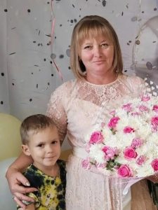 В дни голосования на участках кипит работа: списки избирателей, бюллетени, постоянный поток людей. Но для 68 сотрудников избирательной системы эти три дня совпали с личным праздником — они отмечали день рождения прямо на рабочем месте.