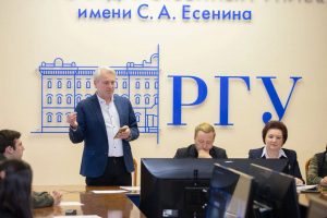 Член Избирательной комиссии Рязанской области Алексей Жеглов принял участие в межрегиональном круглом столе «Современный журналист в региональном социуме. Новые вызовы», приуроченном к 25-летию отделения журналистики ВУЗа.