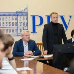 Член Избирательной комиссии Рязанской области Алексей Жеглов принял участие в межрегиональном круглом столе «Современный журналист в региональном социуме. Новые вызовы», приуроченном к 25-летию отделения журналистики ВУЗа.