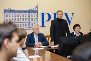 Член Избирательной комиссии Рязанской области Алексей Жеглов принял участие в межрегиональном круглом столе «Современный журналист в региональном социуме. Новые вызовы», приуроченном к 25-летию отделения журналистики ВУЗа.