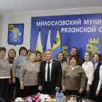 Андрей Сидоренко посетил Милославский округ В Милославском округе прошла рабочая встреча по обсуждению результатов работы избирательной системы на выборах депутатов Государственной Думы РФ девятого созыва. В ней приняли участие председатель Избирательной комиссии Рязанской области Андрей Сидоренко, глава Милославского муниципального округа Виталий Гуськов, члены территориальной избирательной комиссии и председатели участковых комиссий.