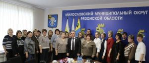 Андрей Сидоренко посетил Милославский округ В Милославском округе прошла рабочая встреча по обсуждению результатов работы избирательной системы на выборах депутатов Государственной Думы РФ девятого созыва. В ней приняли участие председатель Избирательной комиссии Рязанской области Андрей Сидоренко, глава Милославского муниципального округа Виталий Гуськов, члены территориальной избирательной комиссии и председатели участковых комиссий.